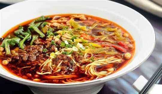 来新疆必吃的6种美食,馕包肉、胡辣羊蹄,全吃过的算厉害