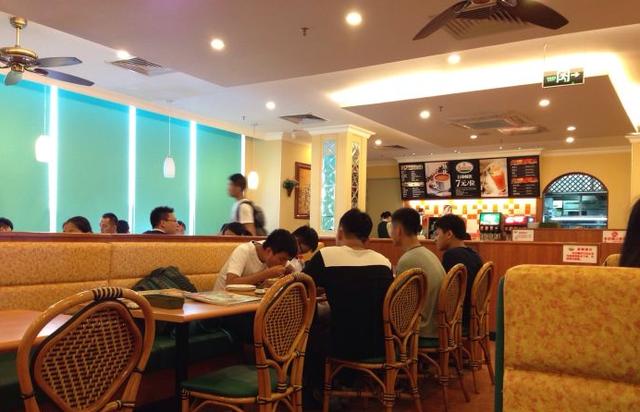 它是西餐中“沙县小吃”,工薪阶层的最爱,全球门店1000多家