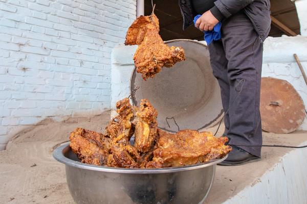 冬游新疆库尔班大叔家,吃完各种新疆特色美食,男人们都念念不忘