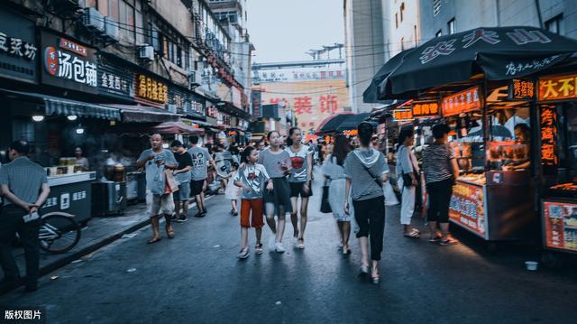 沙市人爱这碗面条胜过热干面,天天面馆门口排长龙,“过早”首选