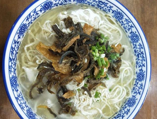 沙市人爱这碗面条胜过热干面,天天面馆门口排长龙,“过早”首选