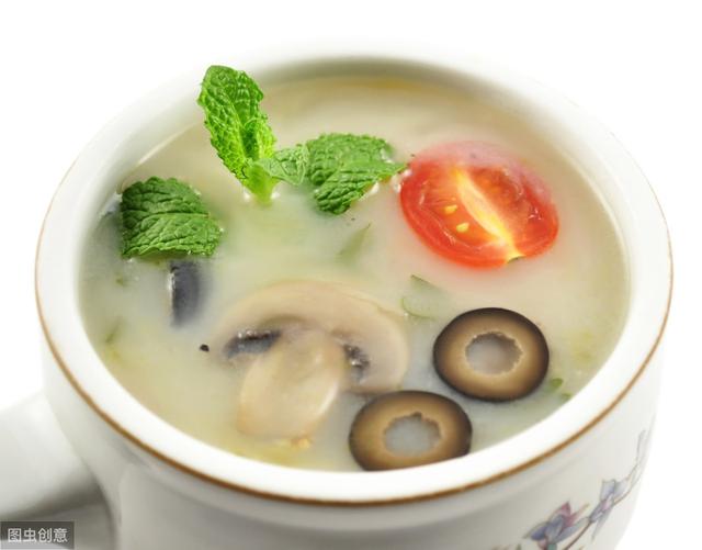吃饭时到底能不能喝水?喝水不利于健康?是真的吗?