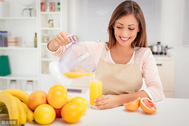 吃饭时到底能不能喝水?喝水不利于健康?是真的吗?