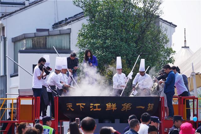 江苏最新鲜的美食宴,只有4月才可以吃到,5000一斤的河鲜算一般