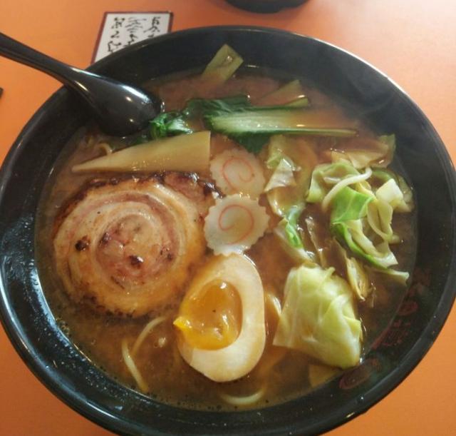 动漫美食在现实中是啥样?烤苹果看完没食欲,漫画肉三次元找不到