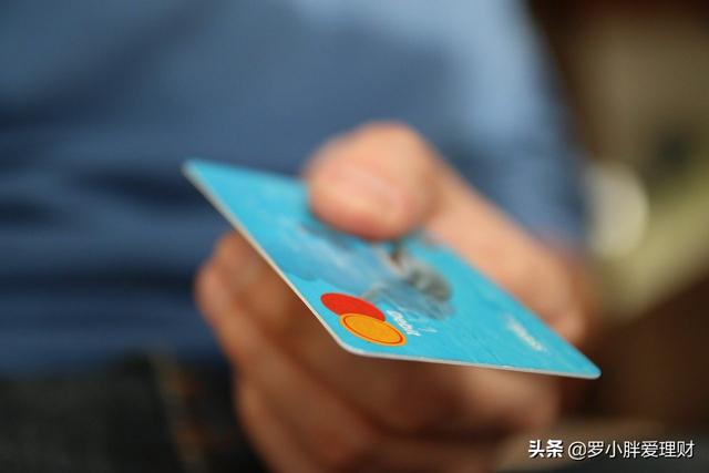 手里有10万闲钱,理财应该注重收益率,还是安全性?