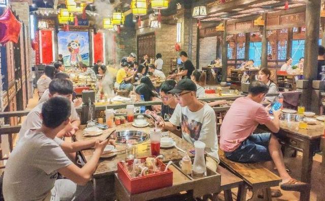 外地人在成都应该怎么正确地吃火锅?学会这几招,你就是专业吃货