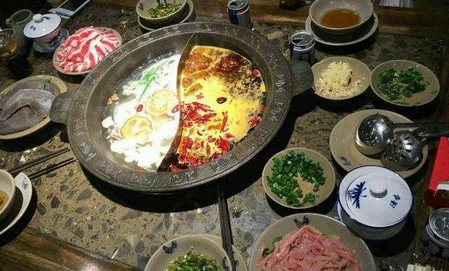 外地人在成都应该怎么正确地吃火锅?学会这几招,你就是专业吃货