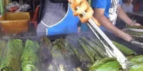 街边的“万人迷”小吃,售卖15元一条,很多人一顿可以吃3条