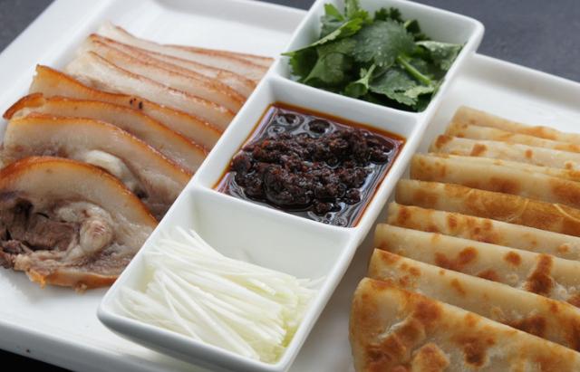 不知道大家有没有吃过熏肉大饼呢?口味独特鲜香无比