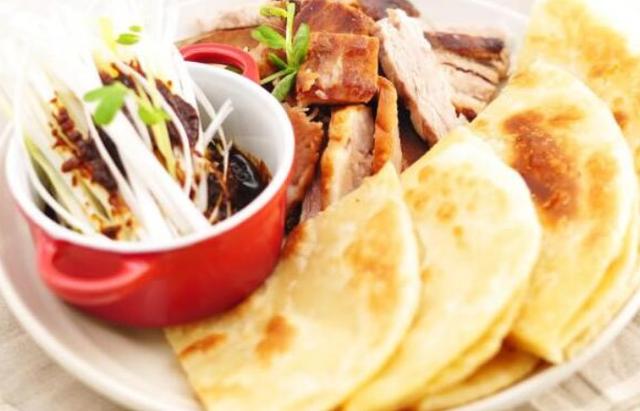 不知道大家有没有吃过熏肉大饼呢?口味独特鲜香无比