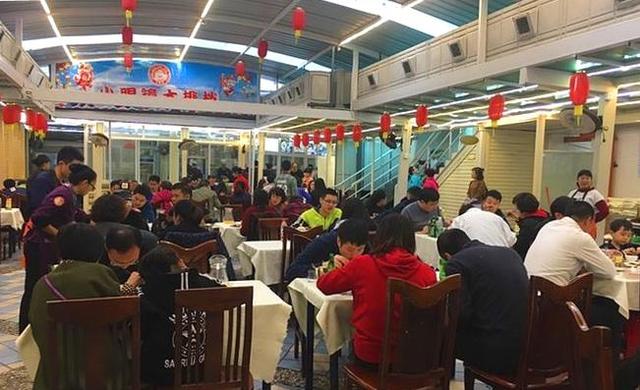 厦门不一般的海鲜大排档,排号等位是常态,酱油水是啥?