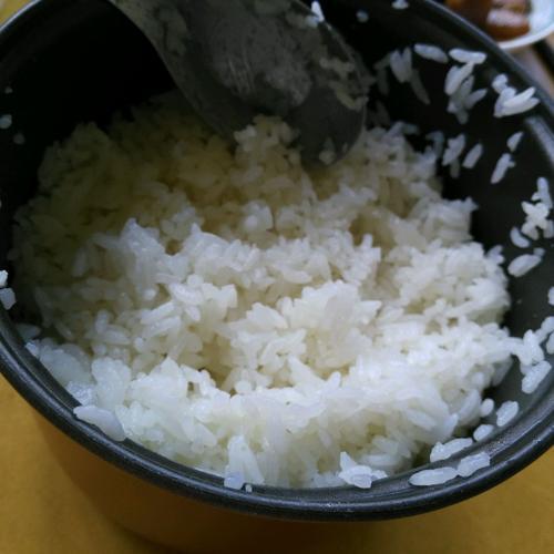 日本人糖尿病发病率低,是因为吃凉米饭?营养师却不建议这样吃