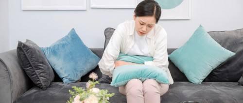 大人小孩都消化不良怎么办?处理“积食”,把山楂、苹果煮着吃