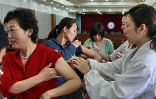 肝病多是"拖"出来的,"皮肤"若出现4种表现,趁早查肝功能