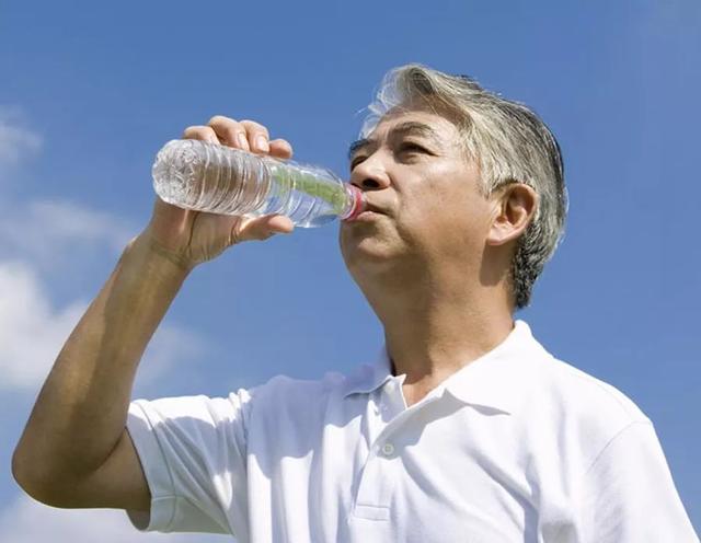 糖尿病多喝水很必要,维护健康更稳糖