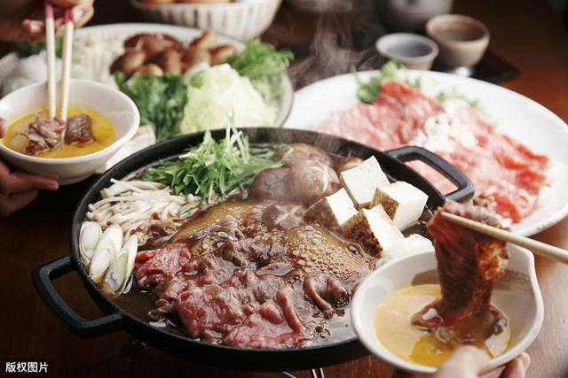 只只爆黄!魔都这家牛肉火锅大佬卖小龙虾啦,“脱完”上桌!