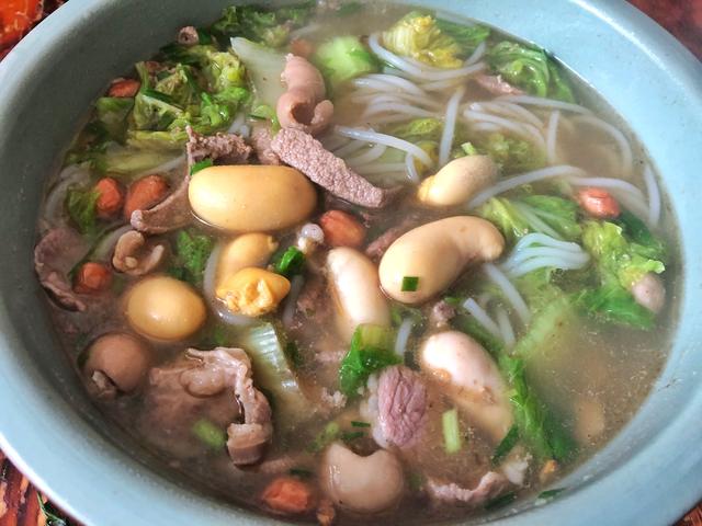 广西人爱吃粉,一日三餐米粉都可作为主食,广西米粉的千百味