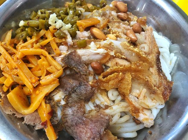 广西人爱吃粉,一日三餐米粉都可作为主食,广西米粉的千百味