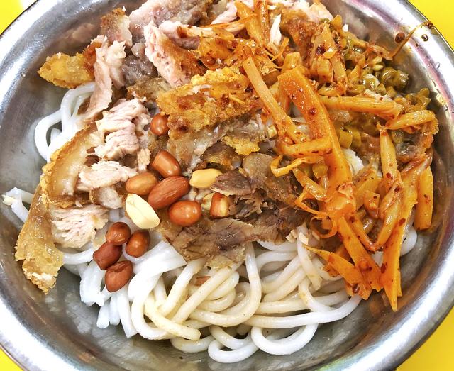广西人爱吃粉,一日三餐米粉都可作为主食,广西米粉的千百味