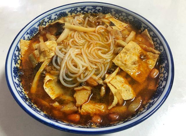 广西人爱吃粉,一日三餐米粉都可作为主食,广西米粉的千百味