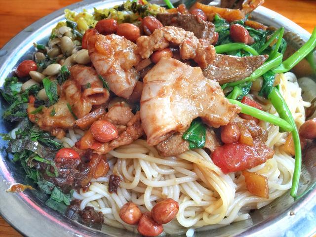 广西人爱吃粉,一日三餐米粉都可作为主食,广西米粉的千百味