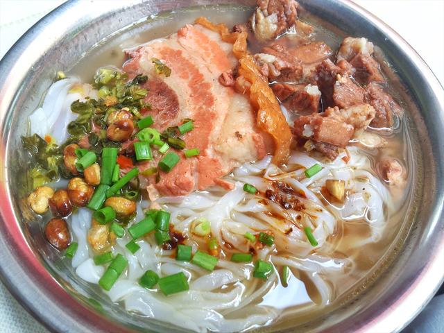 广西人爱吃粉,一日三餐米粉都可作为主食,广西米粉的千百味