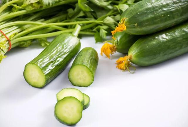 糖尿病可以吃零食吗?营养师:吃对3种零食,对血糖稳定有好处