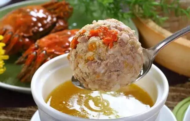 美食精选:蟹黄狮子头肉末蒸菜心,金针菇炒肉丝,肉香秋葵的做法