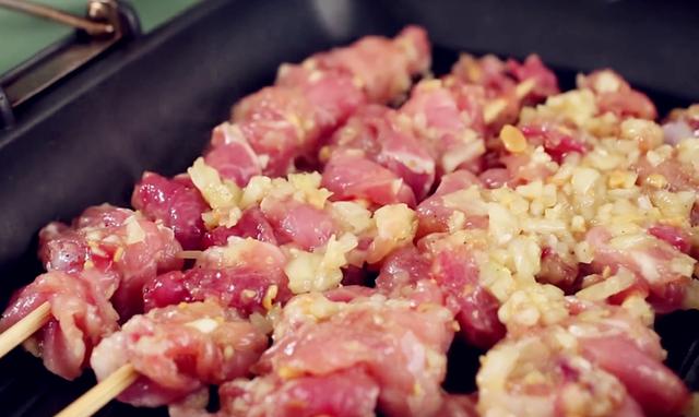 韩式烤肉串,咬一口酥软鲜香,不干不柴吃的过瘾