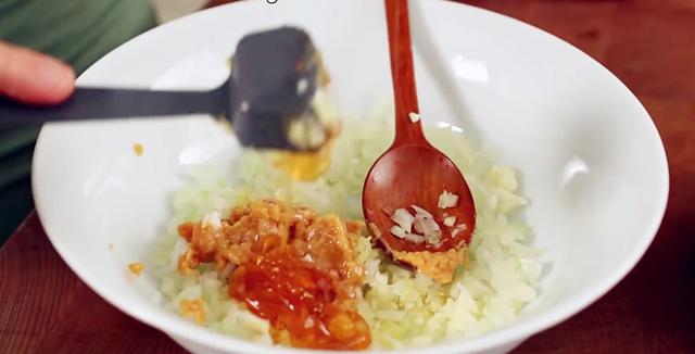 韩式烤肉串,咬一口酥软鲜香,不干不柴吃的过瘾