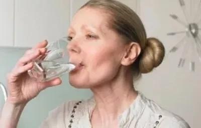 高血压患者能不能多喝水?全天应该喝多少?3个喝水技巧要掌握