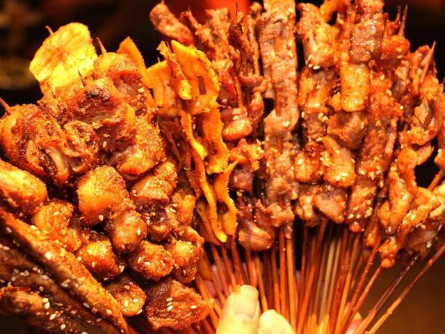 吃烧烤时,“这四种肉”放心大胆吃,根本不可能造假,内行人必吃