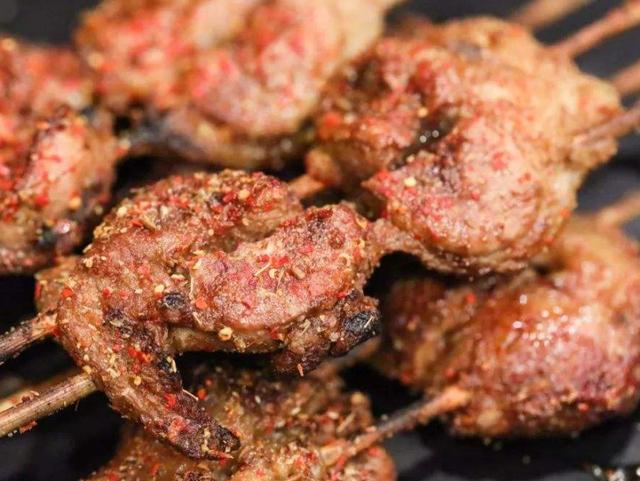 吃烧烤时,“这四种肉”放心大胆吃,根本不可能造假,内行人必吃
