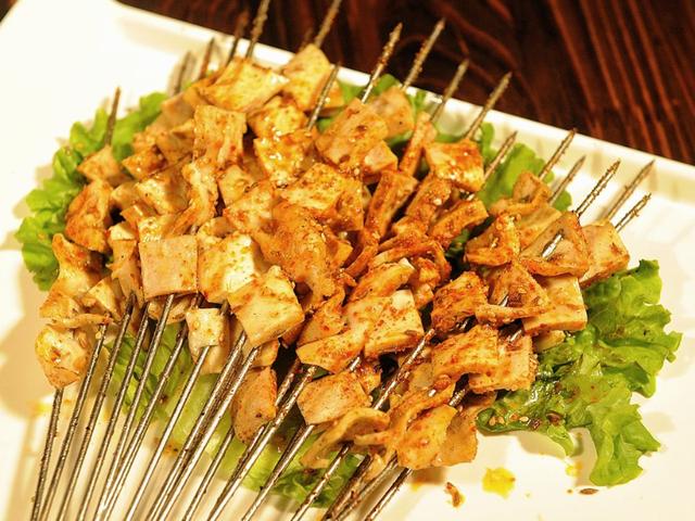 吃烧烤时,“这四种肉”放心大胆吃,根本不可能造假,内行人必吃