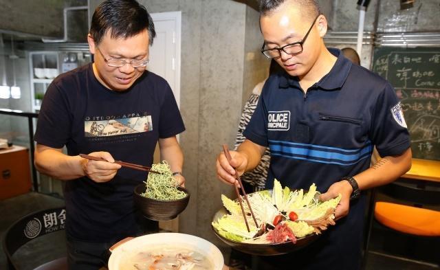 168元一碗“面王”,看了里面的配料,顾客:再贵也要吃,值了!