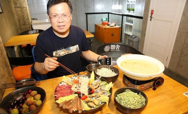 168元一碗“面王”,看了里面的配料,顾客:再贵也要吃,值了!