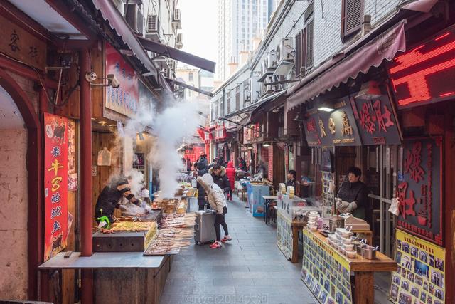 中国专坑外地人的4条美食街,臭名远扬,价格高味道还差