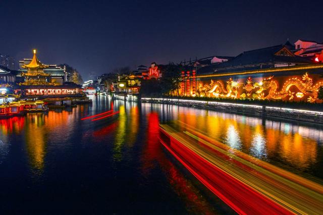 中国专坑外地人的4条美食街,臭名远扬,价格高味道还差