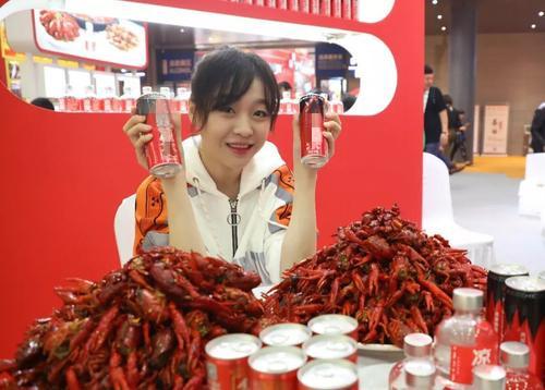 10斤小龙虾中能剥多少肉?网红吃播亲自尝试,这是个悲伤的结局!