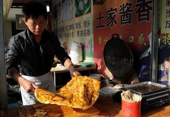 为什么街头常见的土家酱香饼,突然没卖了?店老板道出了大实话