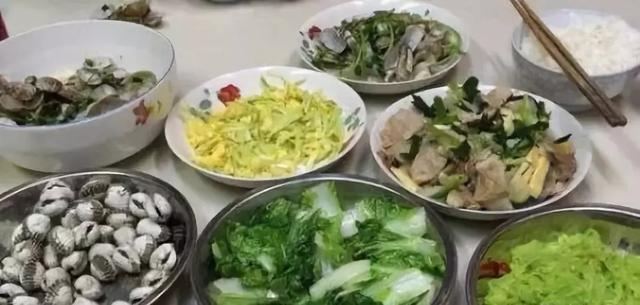 饭后1小时,是防病养生关键,饭后折寿的10件事