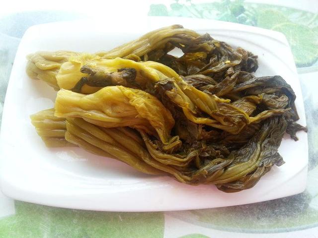 这4种食物尽量不要吃,想吃也要控制量,不然贪吃会“伤害喉咙”