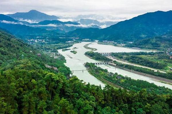 四川3大必去景点,都江堰上榜,你最喜欢哪个?