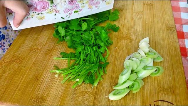 立夏后,少吃肉多吃这道菜,蛋白质含量特高,比吃肉都解馋