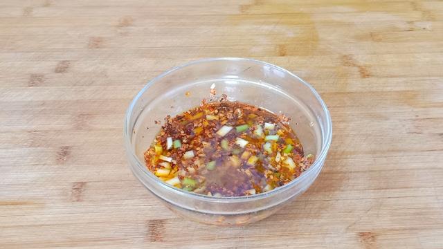 春天这菜最便宜,一块钱一斤,简单一做比吃肉还爽口,我家天天吃
