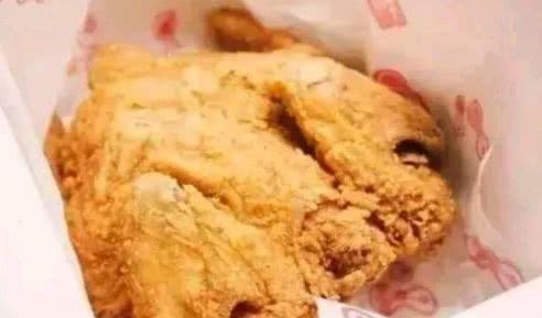 华莱士,肯德基,叫了个炸鸡,三家店的全鸡,差距一目了然