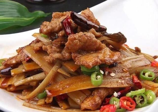 大厨告诉你:不管炒啥肉,都别用淀粉腌制,牢记这3点,鲜嫩入味