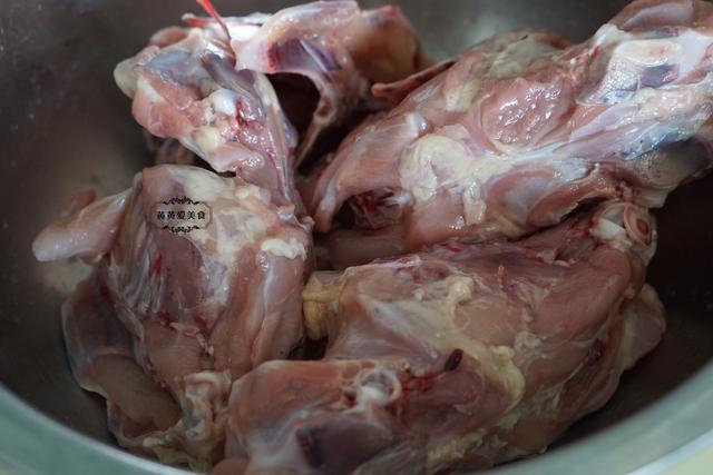 这肉做一锅,比啃排骨过瘾,才3块一斤,外酥里嫩,太解馋啦