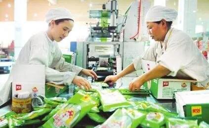 火腿肠到底干不干净?看完火腿肠整个生产过程,你还敢吃吗?